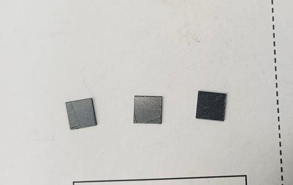 石墨片用什么切割呢？精密激光切割機(jī)！(圖1)